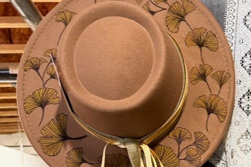 Thrifting-secondhand-with-FoundEtc.